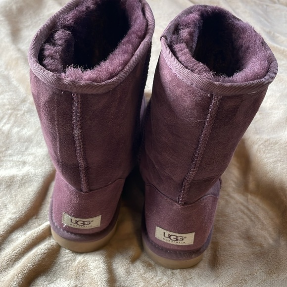 UGG Classic Short Boot Plum Purple Color size 10 excellent condition - Picture 6 of 7